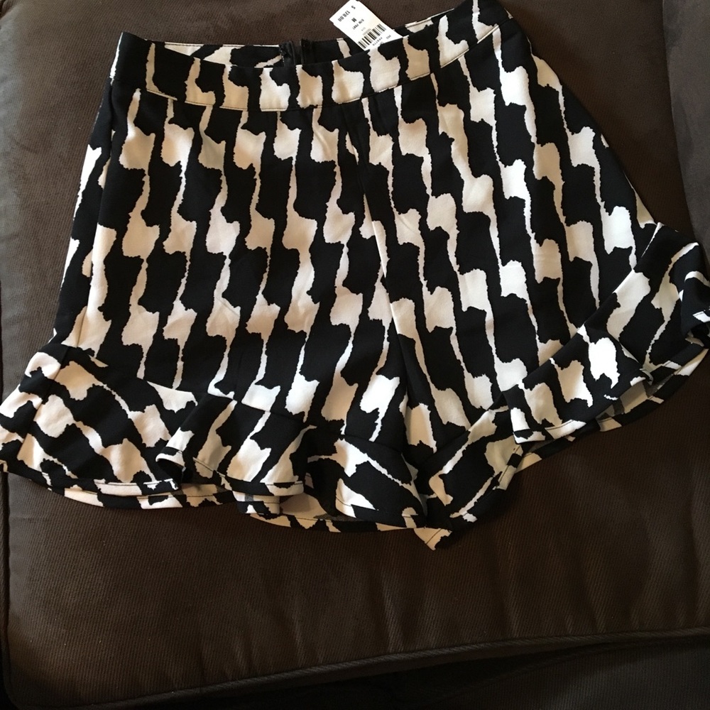 NWT LF shorts with ruffles
